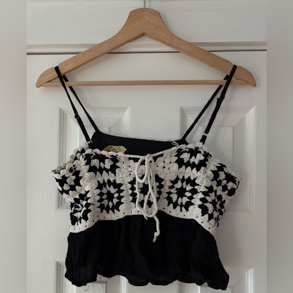 Rebellion Again‎ Black and White Cropped Crochet Camisole Size Small EUC